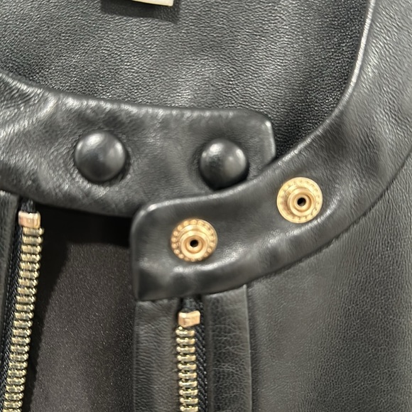 Gorgeous designer leather jacket, gold hardware, chic style, excellent condition - Picture 3 of 10